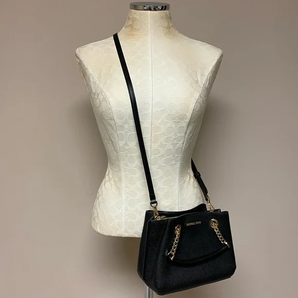 ✨HOST PICK✨Michael Kors Teagan Small Pebbled Leather Messenger Bag - Picture 4 of 14